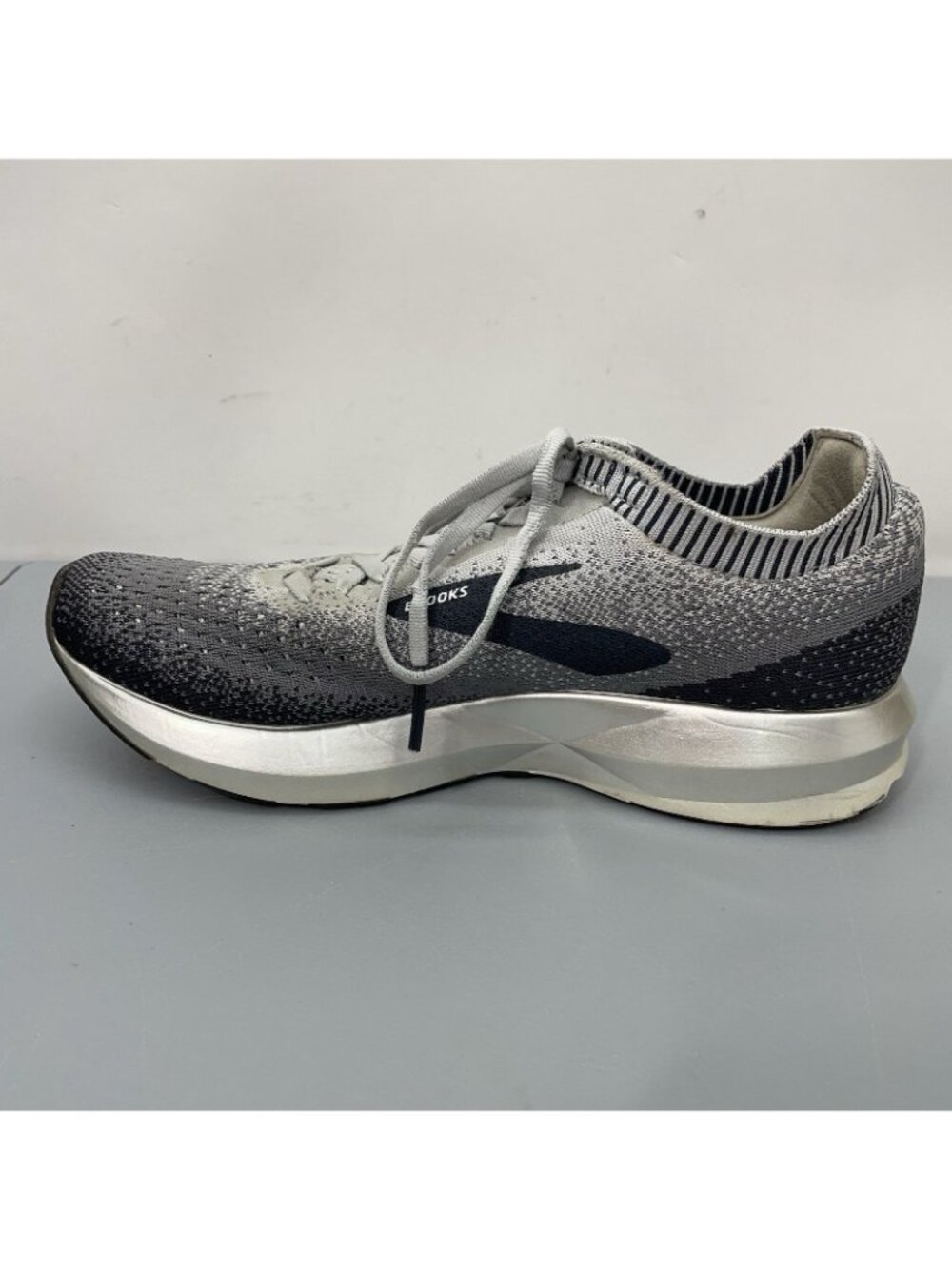Brooks Levitate 2 Sneakers Shoes Running Training Athletic Gray Womens 8 - Picture 11 of 13